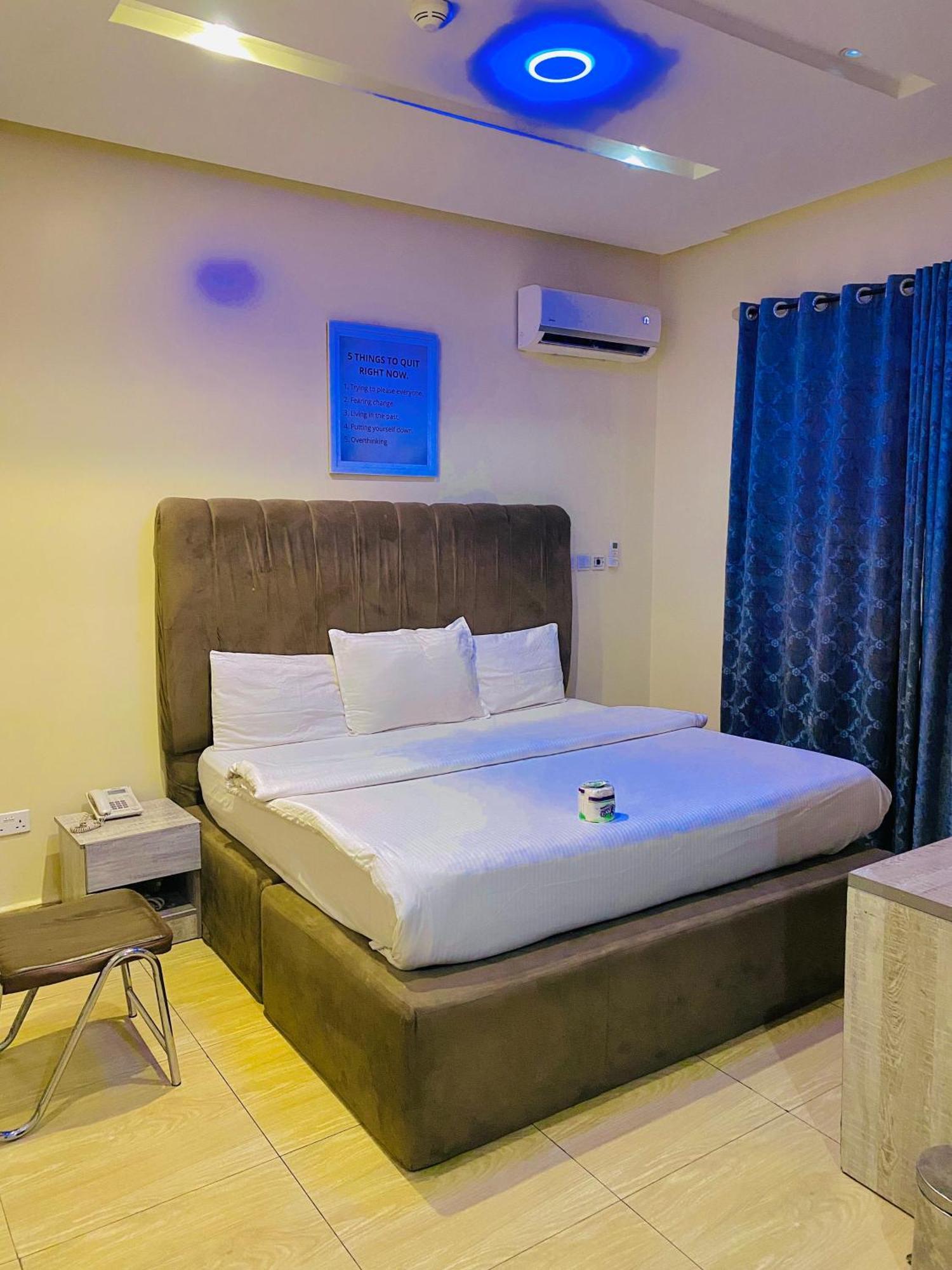 Vibes Suites Kaba Exterior foto